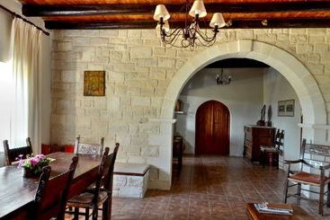 Anna Malai Traditional Cretan Villa