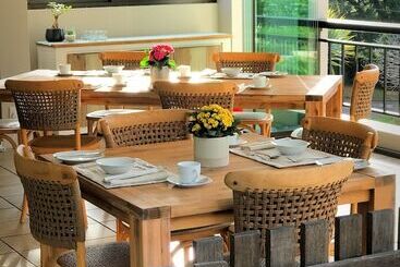 تختخواب و صبحانه Lavender Moon Guest House