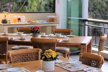 تختخواب و صبحانه Lavender Moon Guest House