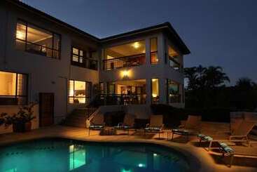 تختخواب و صبحانه Lavender Moon Guest House