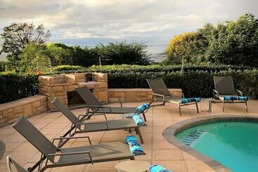 تختخواب و صبحانه Lavender Moon Guest House