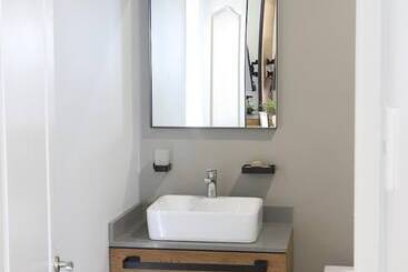 تختخواب و صبحانه Lavender Moon Guest House