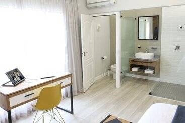 تختخواب و صبحانه Lavender Moon Guest House