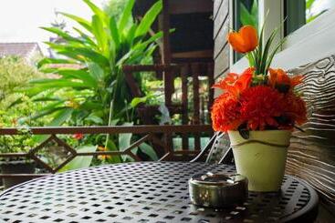 تختخواب و صبحانه Nid's Bungalows