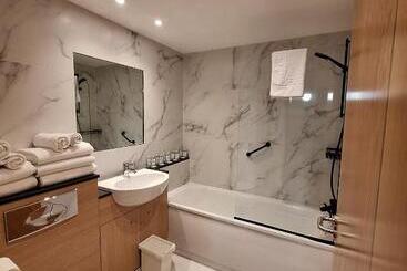 Five Lamps Suites