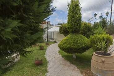 Garbis Villas & Apartments