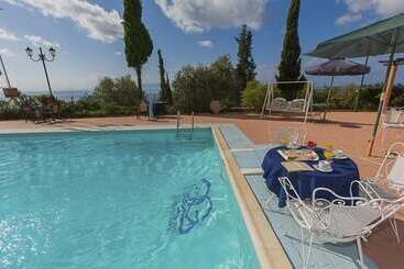 Garbis Villas & Apartments