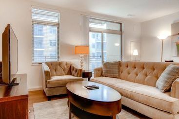 Апартаменты Global Luxury Suites At The Charles River