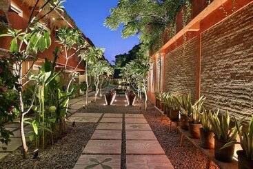 هتل Pinkcoco Gili Trawangan   Constant Surprises   For Cool Adults Only
