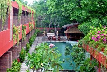 هتل Pinkcoco Gili Trawangan   Constant Surprises   For Cool Adults Only