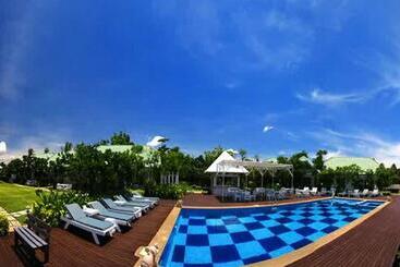 هتل Sea Sky Resort