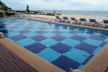 هتل Sea Sky Resort