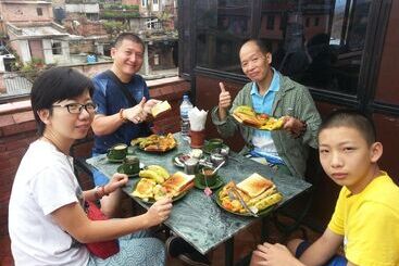 هتل Sunny Guest House And Cafe