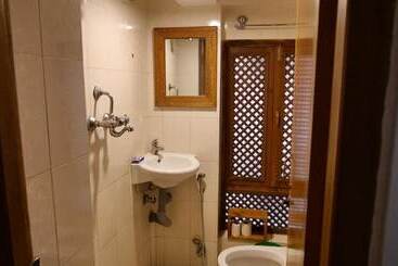 هتل Sunny Guest House And Cafe
