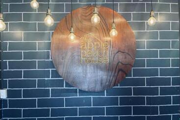 هتل The Apple Peach House