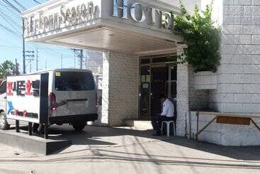 בית מלון כפרי Vf Four Season