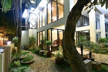 Anahaw Apartments Whitebeach