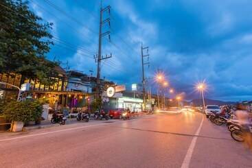 Barefoot Hotel Kalim Beach Front