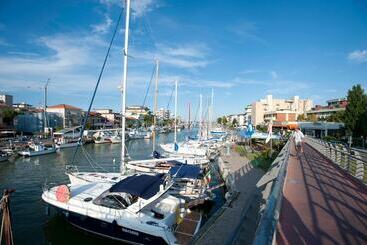 تختخواب و صبحانه Albergo Villa Lucia