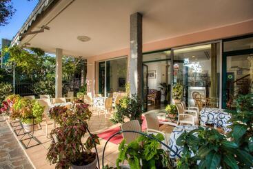 تختخواب و صبحانه Albergo Villa Lucia
