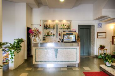 تختخواب و صبحانه Albergo Villa Lucia