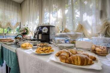 تختخواب و صبحانه Albergo Villa Lucia