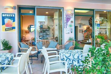 تختخواب و صبحانه Albergo Villa Lucia