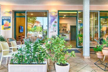 تختخواب و صبحانه Albergo Villa Lucia