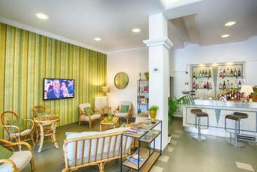 تختخواب و صبحانه Albergo Villa Lucia