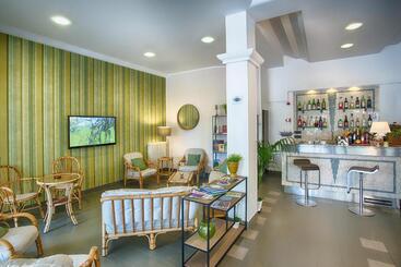 تختخواب و صبحانه Albergo Villa Lucia