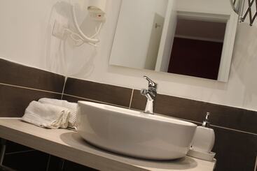 تختخواب و صبحانه Le Coq Suites