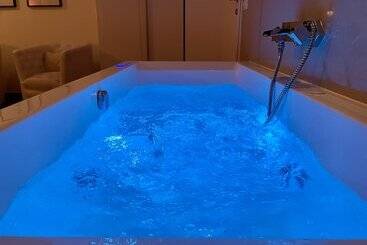 تختخواب و صبحانه Le Coq Suites