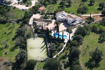 تختخواب و صبحانه Quinta Soria Moria