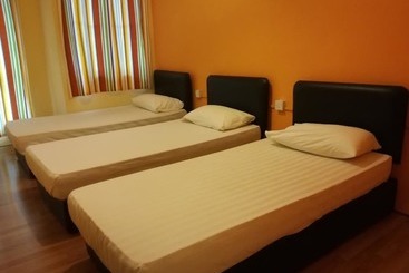 Harbourside Backpackers  Hostel
