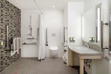 هتل Hampton By Hilton London Docklands