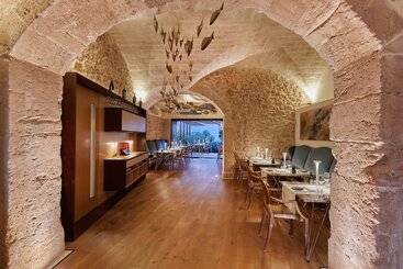 هتل Sa Creu Nova Petit Palais Art & Spa