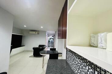 Inn Kham Apartment
