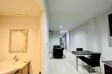 Inn Kham Apartment