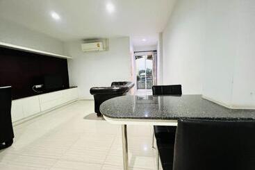 Inn Kham Apartment