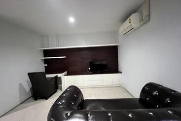 Inn Kham Apartment