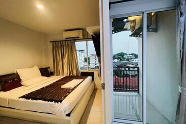 Inn Kham Apartment