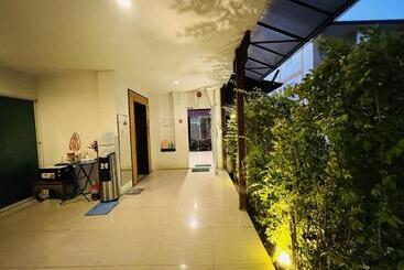 Inn Kham Apartment