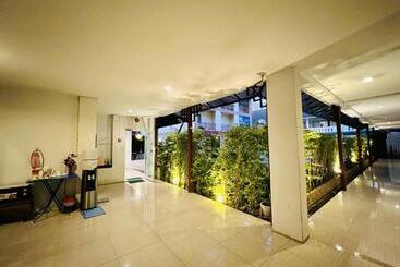 Inn Kham Apartment