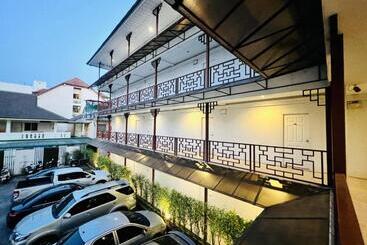 Inn Kham Apartment