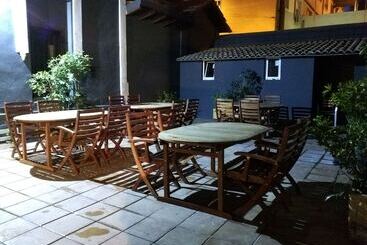 Nwt Paradise Urban Hostel