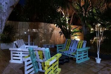 Nwt Paradise Urban Hostel
