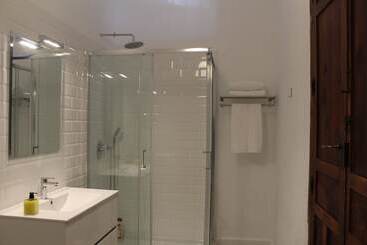 Nwt Paradise Urban Hostel
