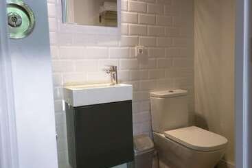 Nwt Paradise Urban Hostel