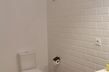 Nwt Paradise Urban Hostel