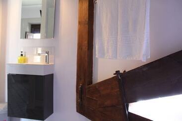 Nwt Paradise Urban Hostel
